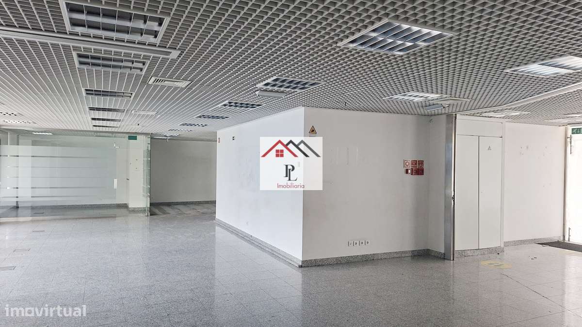 Loja com 3 lugares de estacionamento | Miranda do Corvo | Coimbra (V97-5