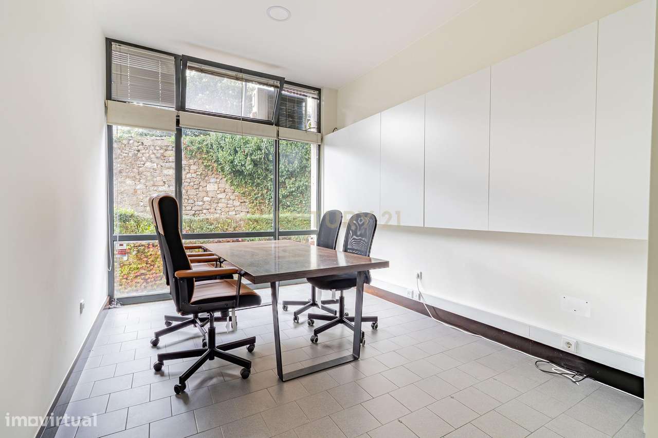 Loja no Centro de Braga com  62m2 para Arrendamento - Grande imagem: 2/22