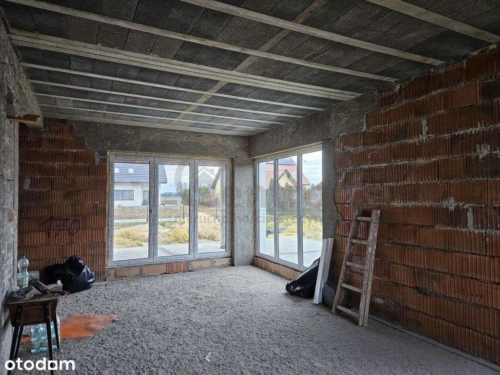 Nowy, wolnostojący dom w trakcie budowy!-10