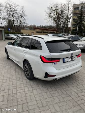 BMW Seria 3 320i - 32