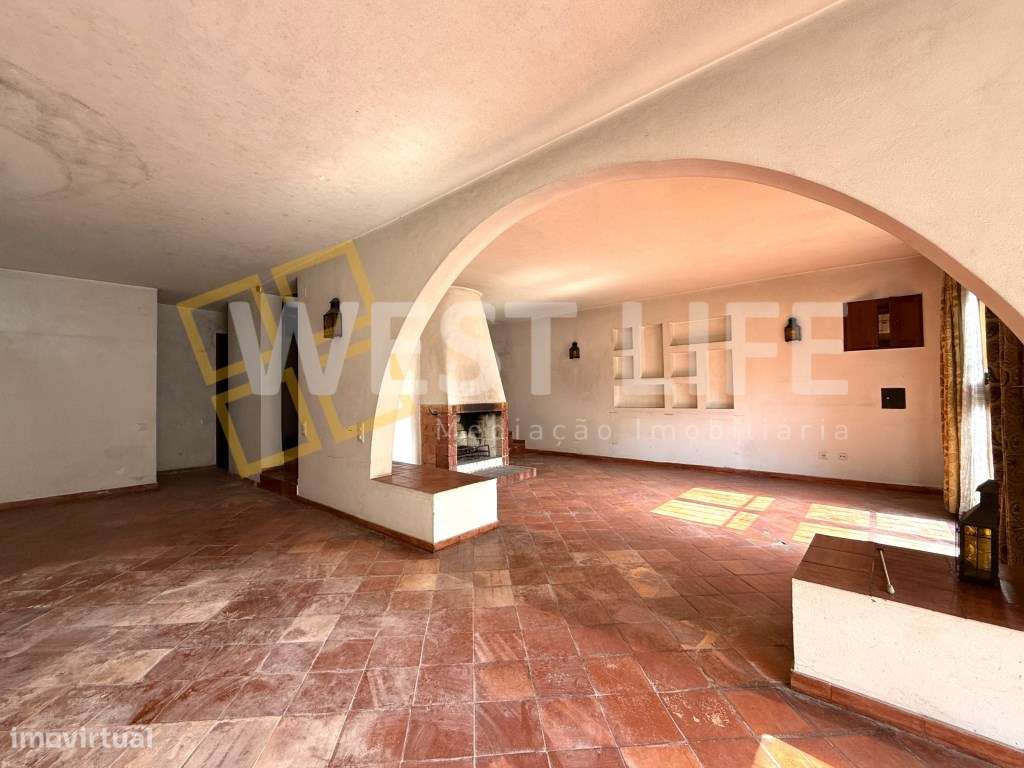 Moradia T7 de arquitetura única! - No CENTRO de Queijas - Ótima loc... - Grande imagem: 4/28