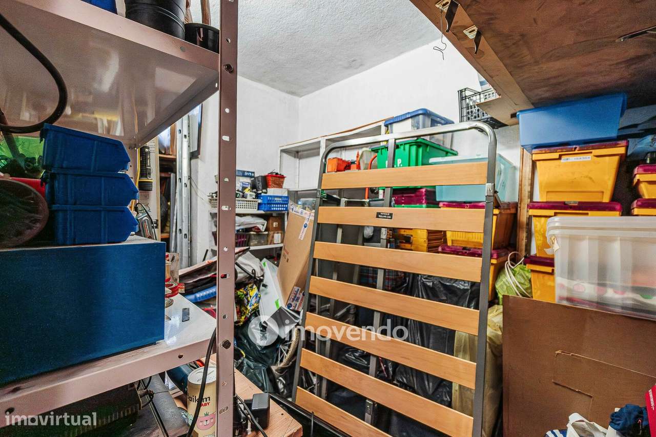 Apartamento T2 com arrecadação, em Agualva-35