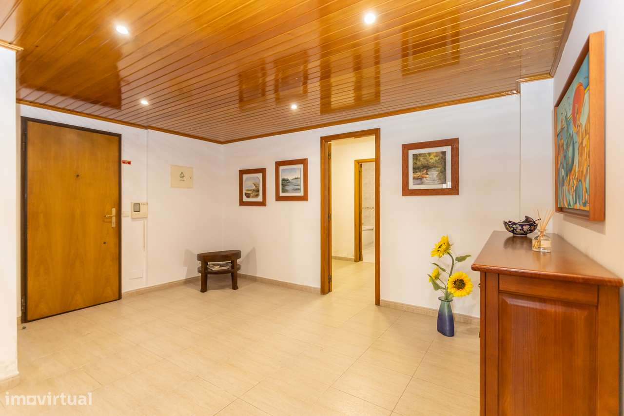 Apartamento T2 em Sesimbra num condomínio com piscina-11