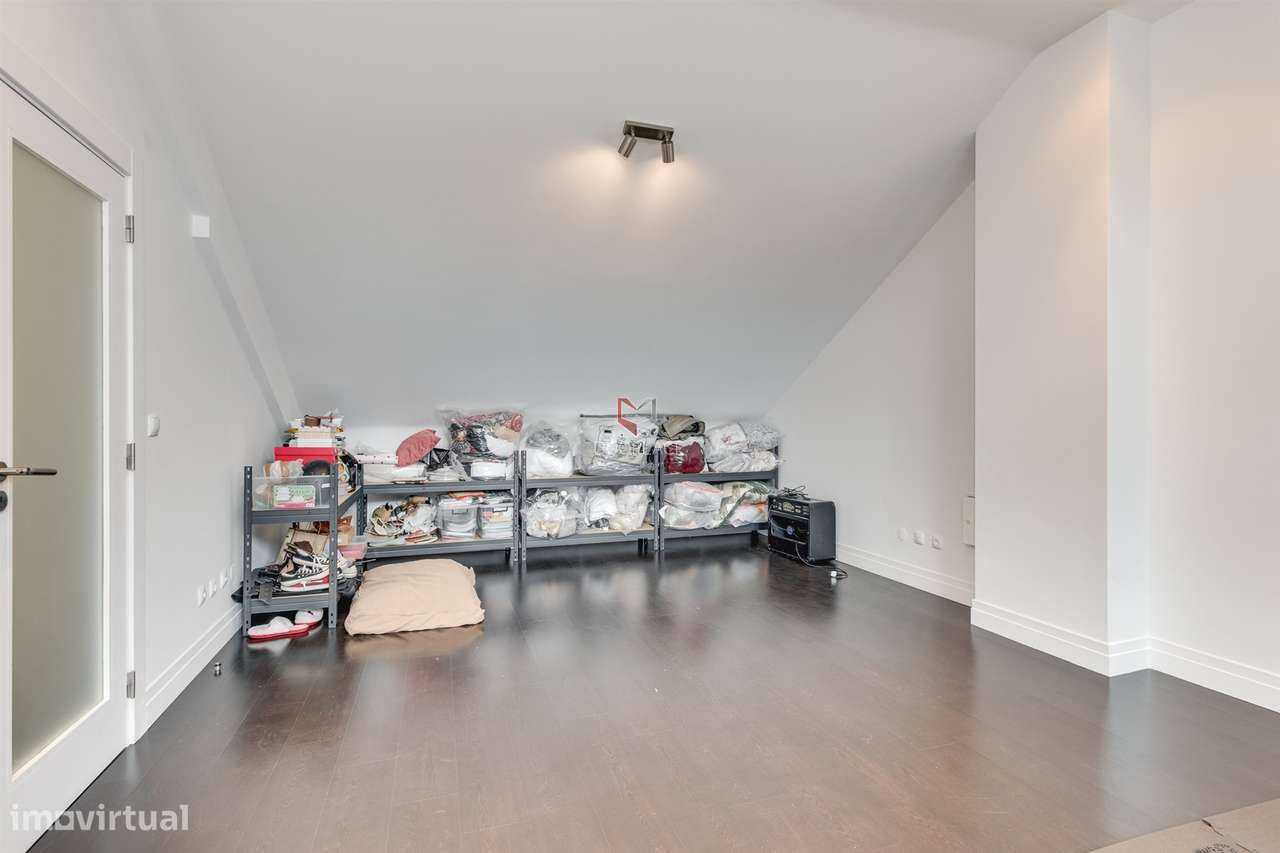 Moradia Premium T4 com Sótão, Ginásio, Garagem e Excelentes Áreas | Mo-46