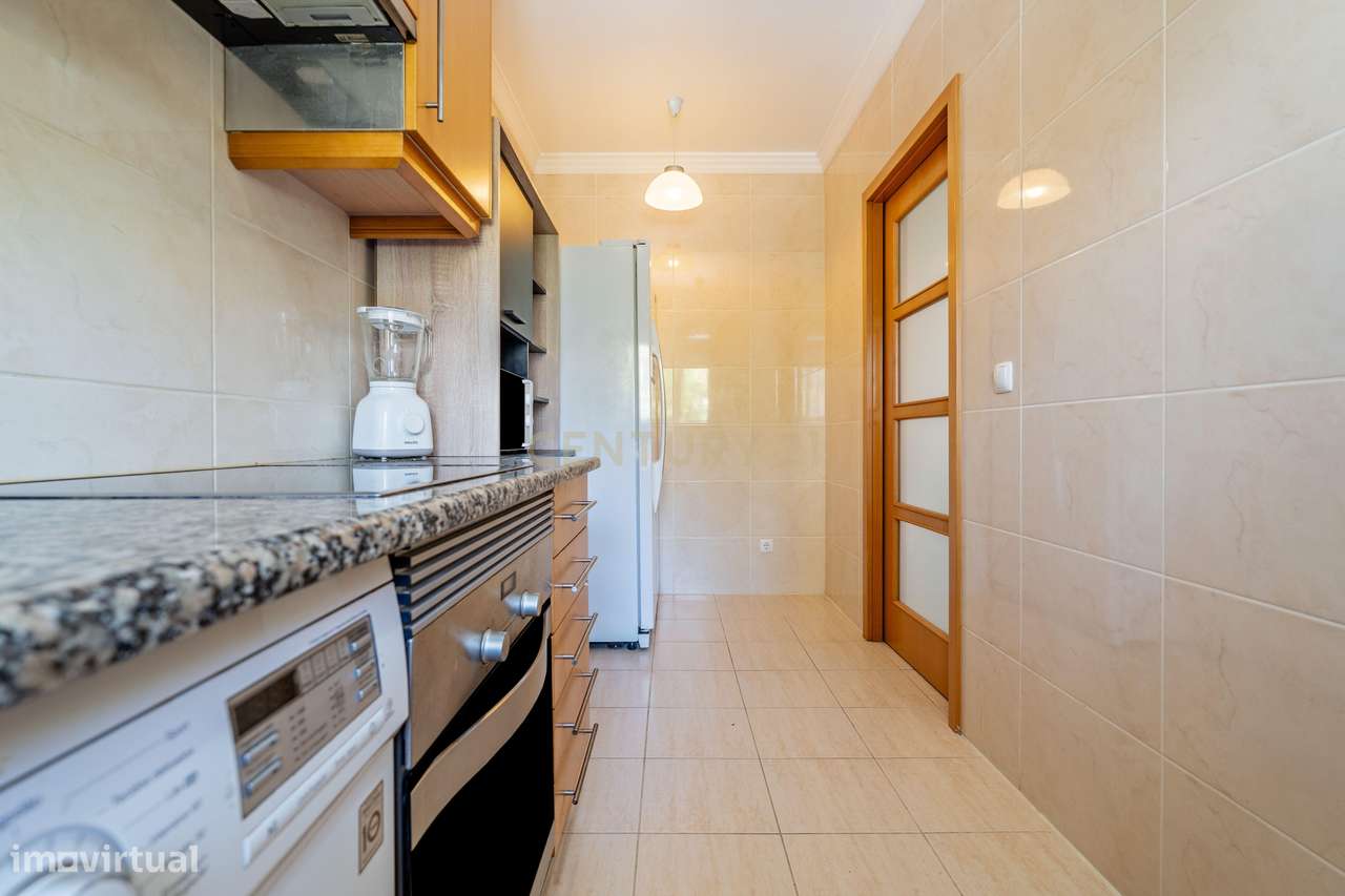 Apartamento T2 com Piscina e Garagem – a 5 minutos da Praia da Galé-17