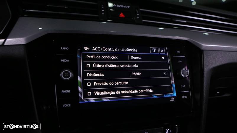 VW Passat Variant 2.0 TDi Business DSG - 28