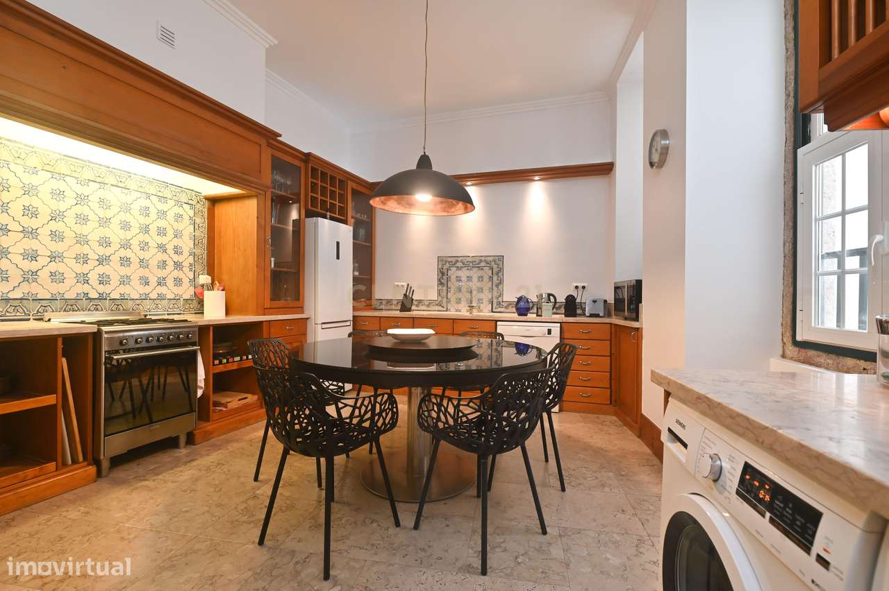 Exclusivo apartamento T4 com estacionamento privado na Baixa, junto ao-20