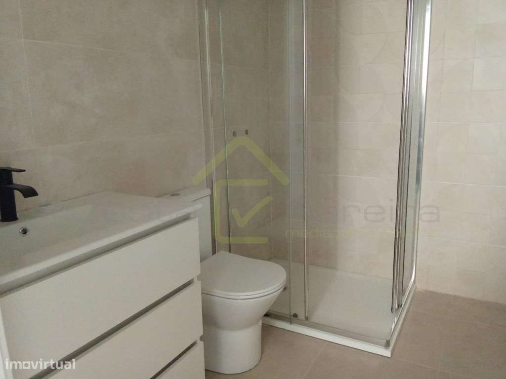 Moradia t3 com espaço exterior a minutos das praias-15