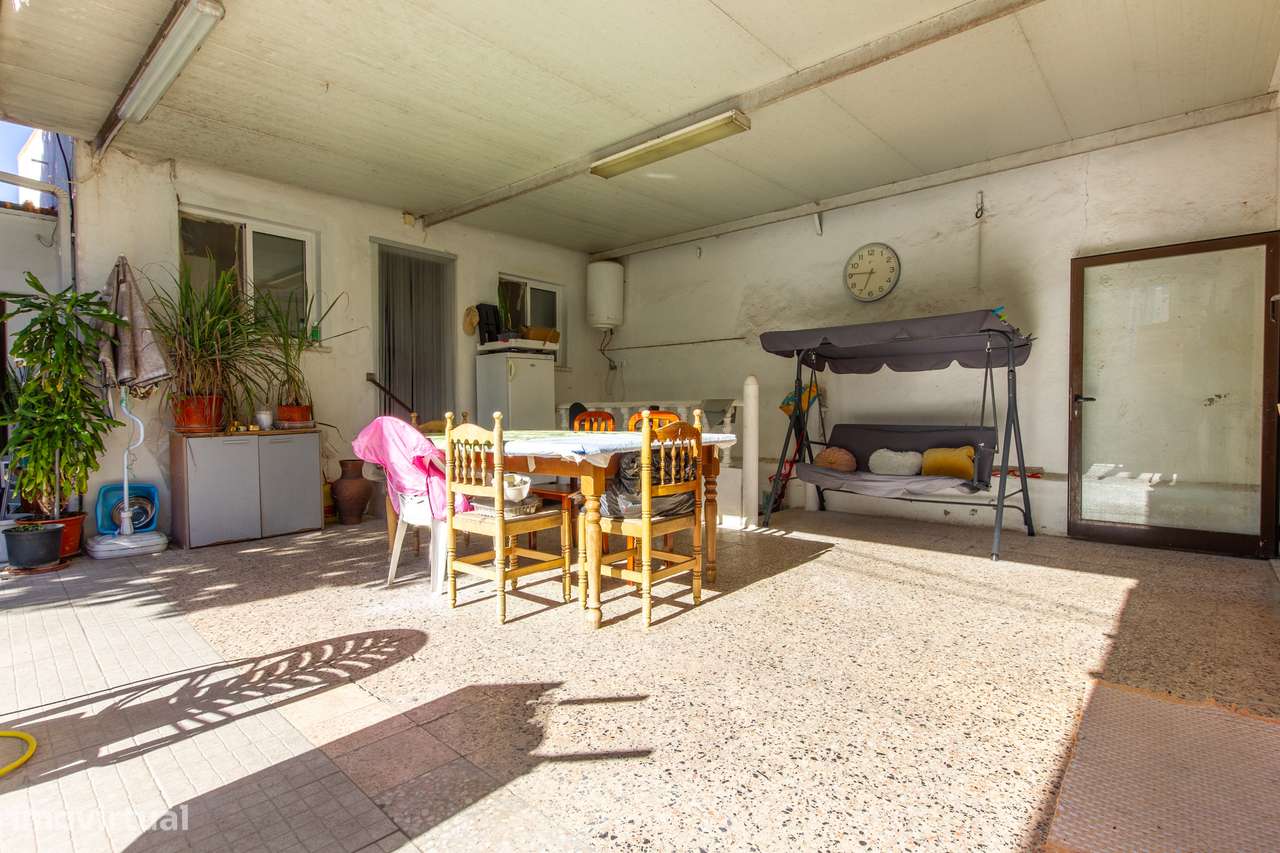 Moradia T2+1 com Anexo Independente, Garagem, Terraço e Adega – Q cd-21
