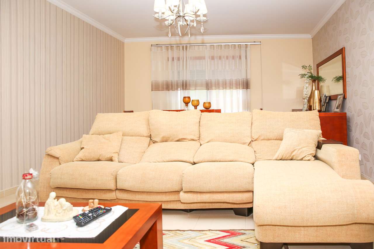 Excelente apartamento T3 com 111m2 no centro da Abrigada-22