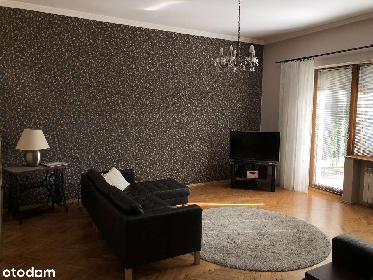 Przestronny dom z garażem i ogrodem w mieście - Pełny obrazek: 4/14