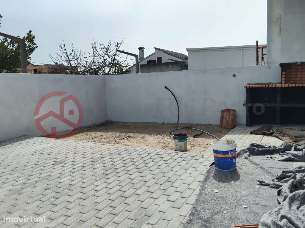 Moradia Geminada Triplex T4 em Lote de Gaveto, Conforto e Tranquili... - Grande imagem: 4/31