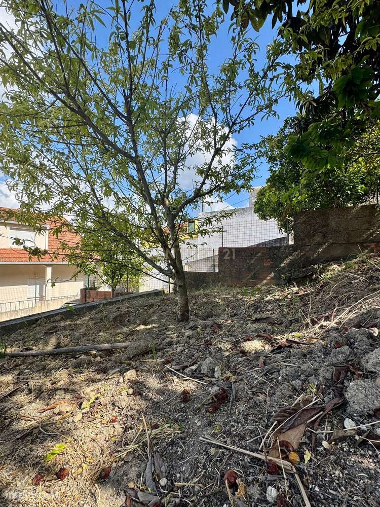 Armazém Industrial com terreno em Unhos-13