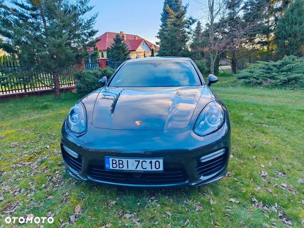 Porsche Panamera Turbo PDK - 23