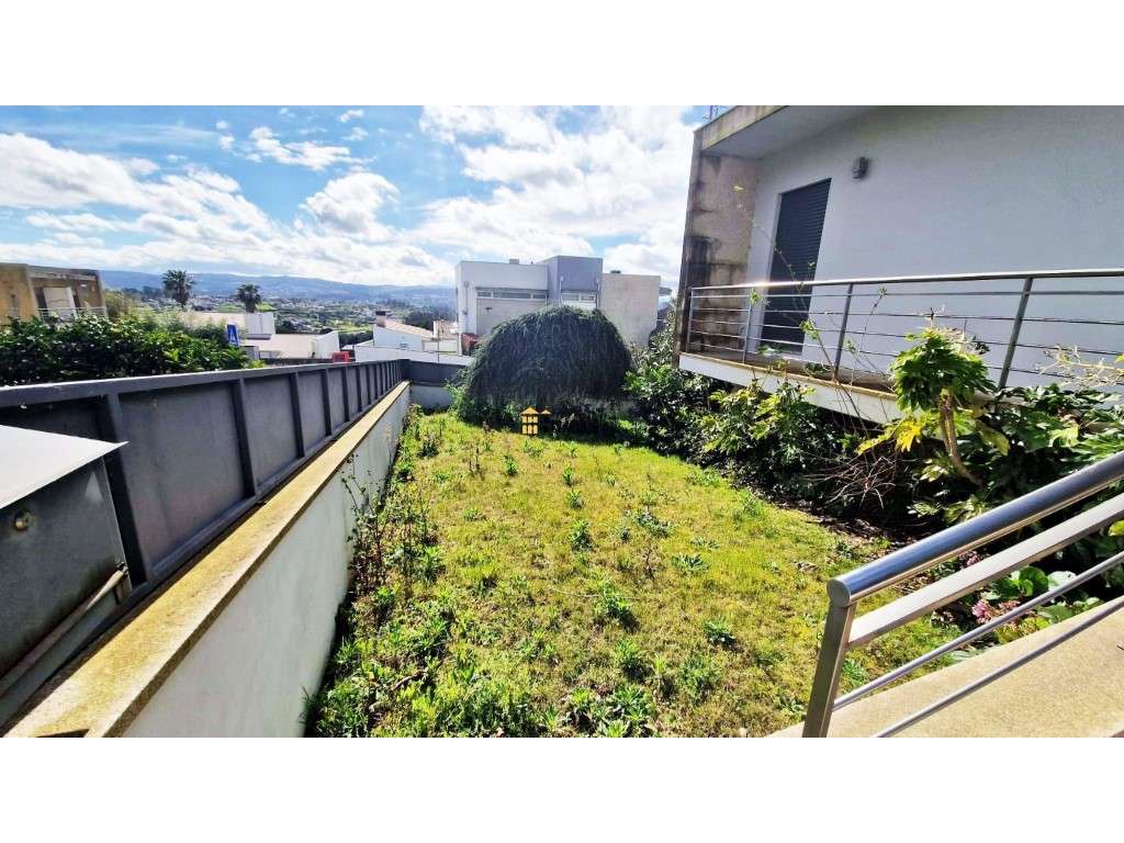 Moradia T3 em Louredo | Retoma de Banco - Grande imagem: 4/20