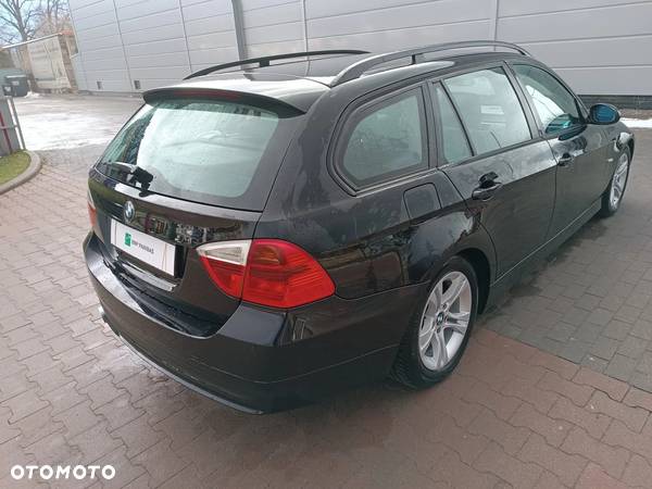 BMW Seria 3 320d DPF Touring - 14