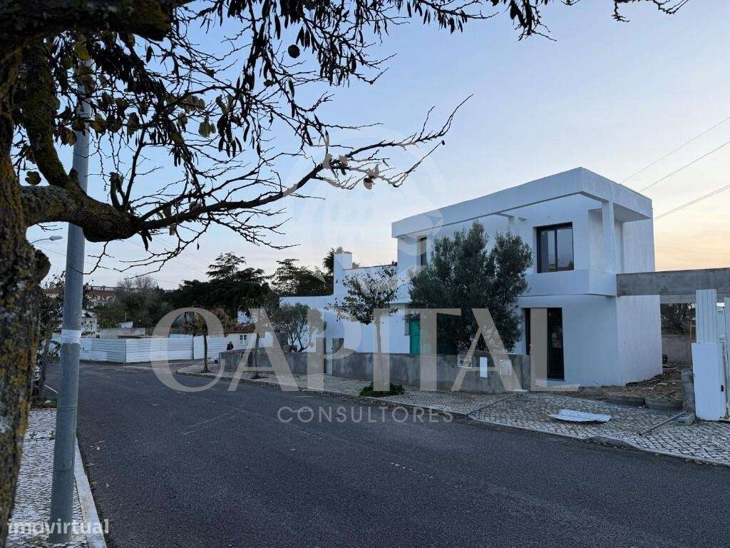 Moradia V3 Isolada com Piscina – Nova – Abrunheira-9