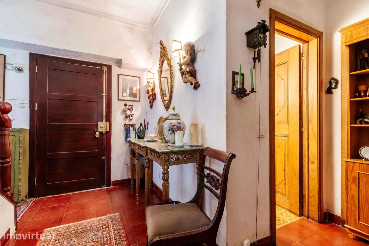 Moradia T6 c/ Terreno de 1600m2 c/ Piscina, Garagem e Anexos em Colare-51