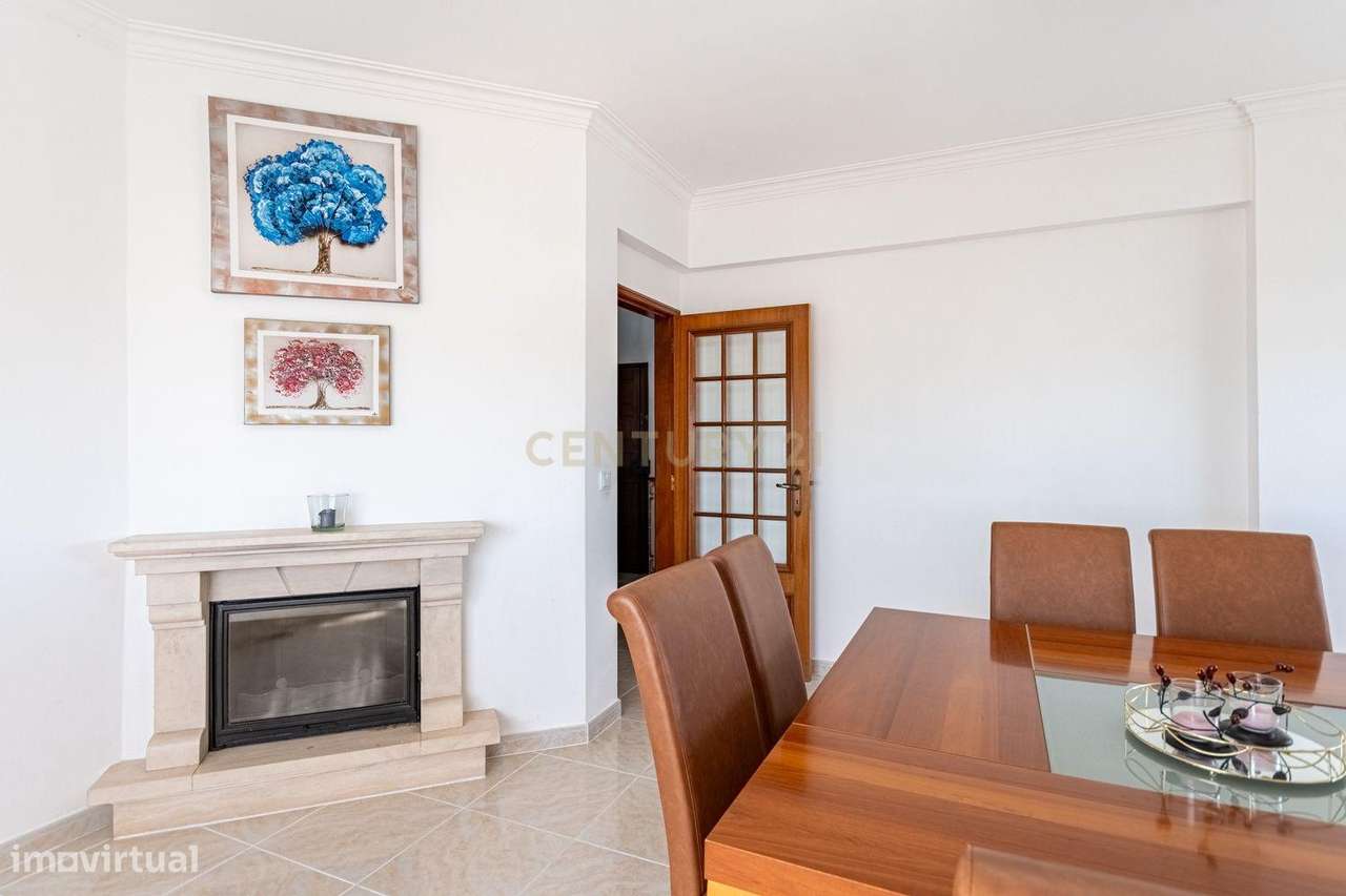 Apartamento T2 à Venda em Vale Flores-1