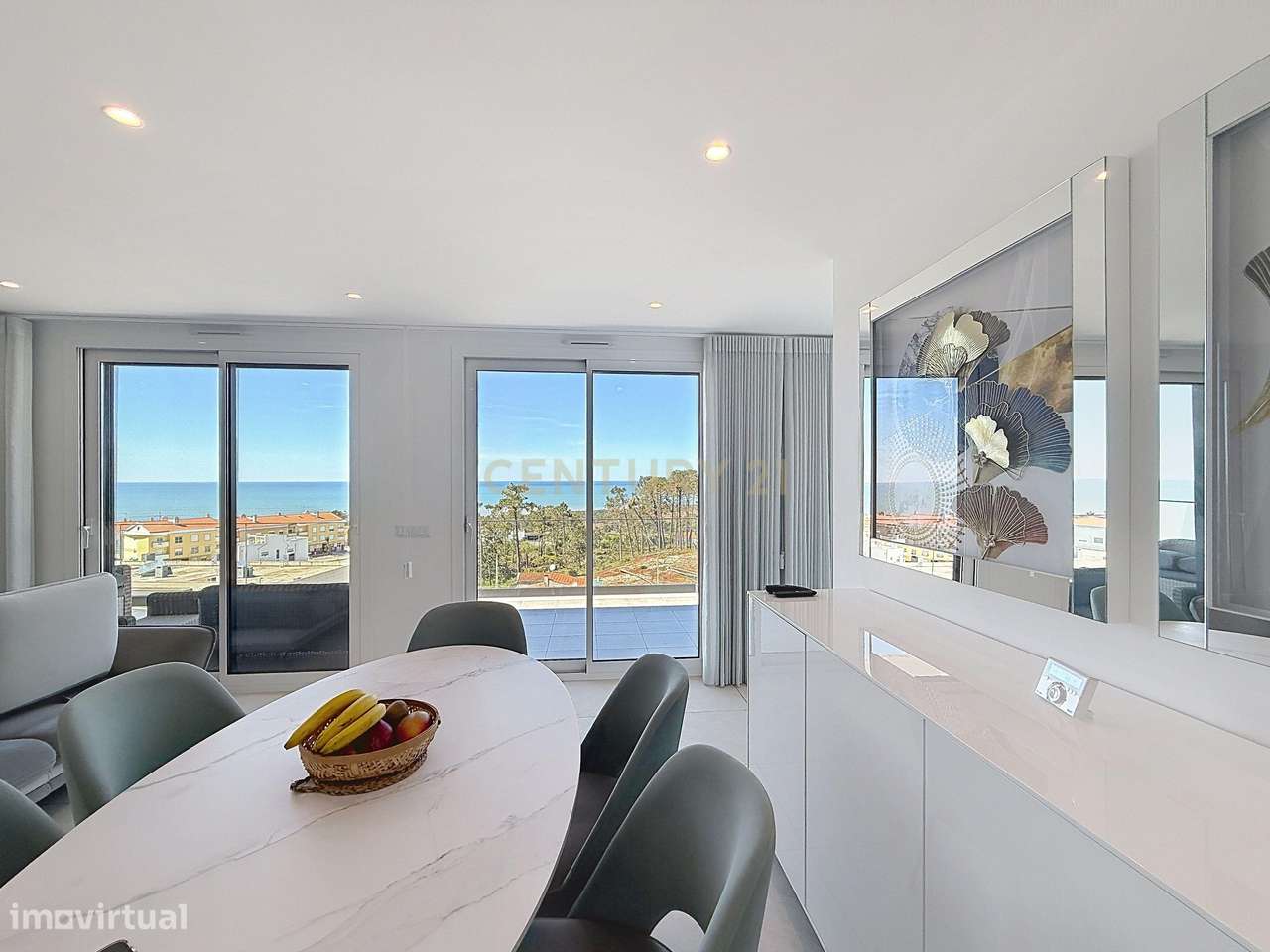 Último piso, vista total de mar e luz natural em cada detalhe — um T3 - Grande imagem: 5/39