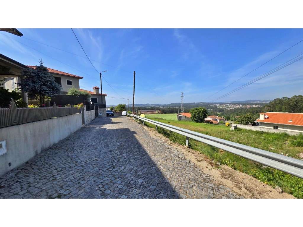 Terreno para moradia de 4 frentes em Fornelo-5