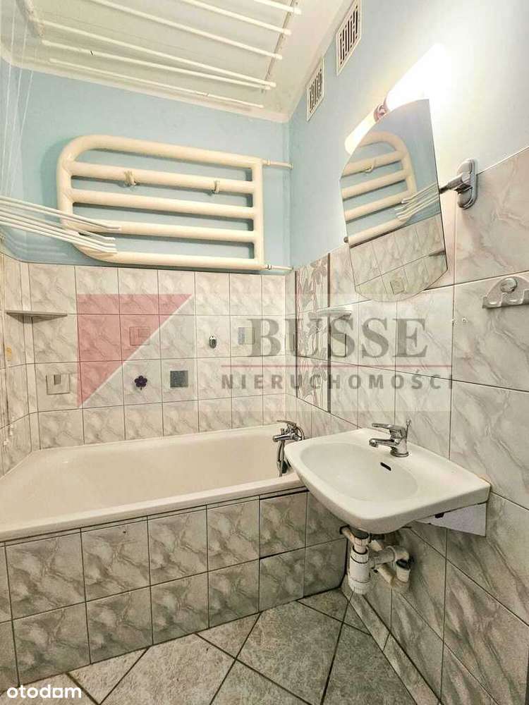 4 pok. na os. Zawadzkiego-Klonowica w niskim bloku-12