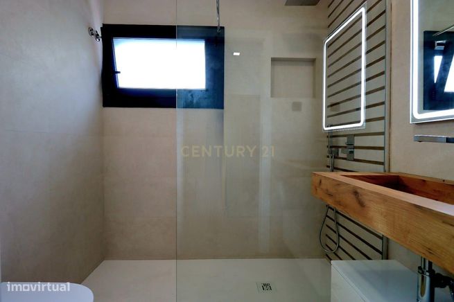 Luxuosa moradia isolada de 5 assoalhadas com excelentes áreas - piscin-14