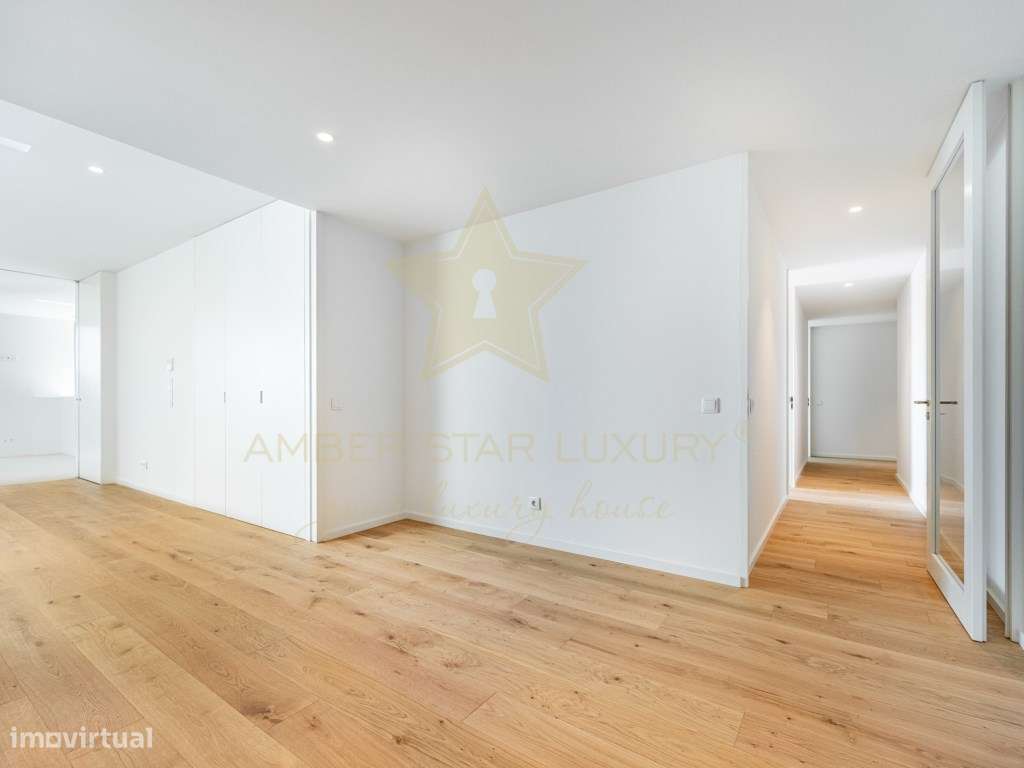 Apartamento T4 Duplex Premium com Terraço Amplo e Vista Panorâmica - Grande imagem: 4/33