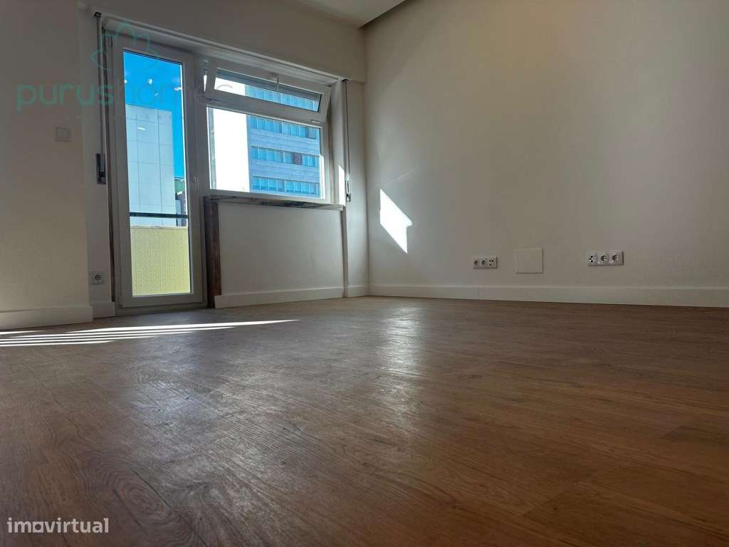 Apartamento T3 Remodelado no Campo Pequeno-24