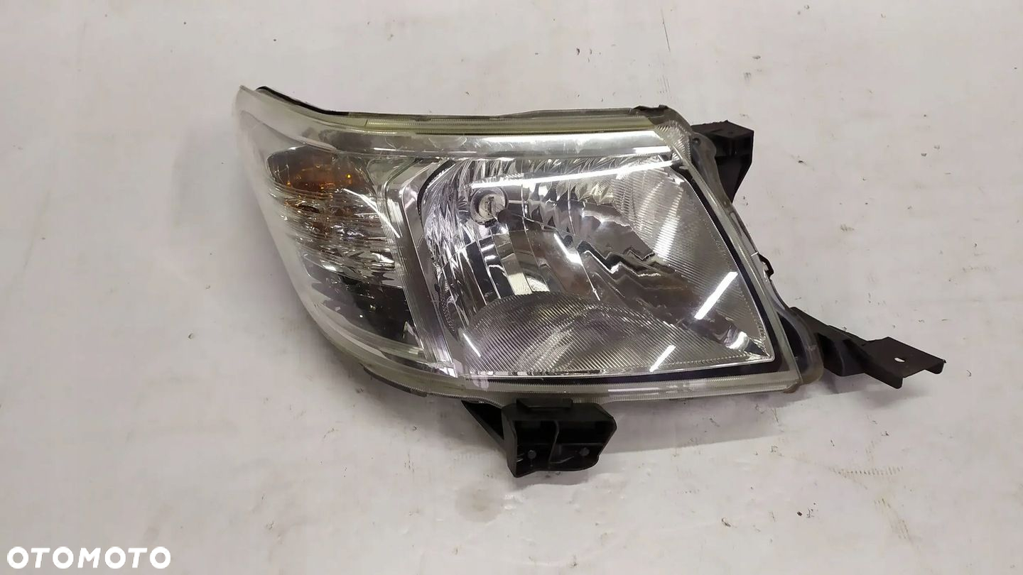 LAMPA PRAWA PRAWY PRZÓD TOYOTA HILUX - 8