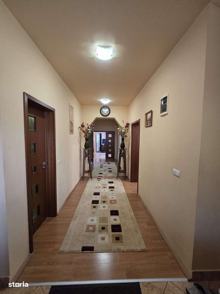 Casă Individuală cu 8 Camere și 4 Băi –  Ciarda Roșie - 375.000 Euro-11