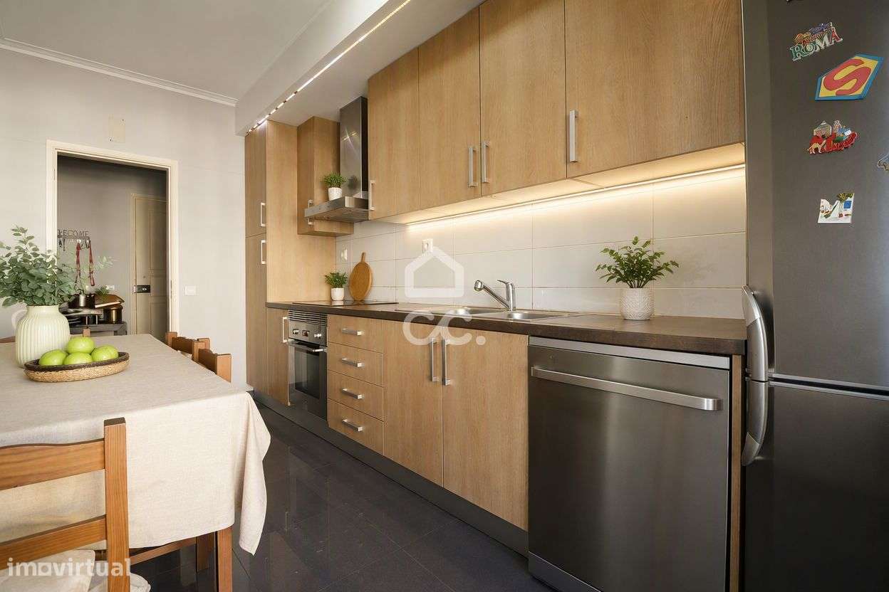 Apartamento T3 usado com 2 wc´s, varanda e ar-condicionado no Avelar.-1