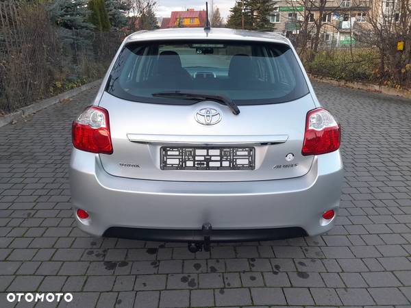 Toyota Auris 1.4 D-4D - 5