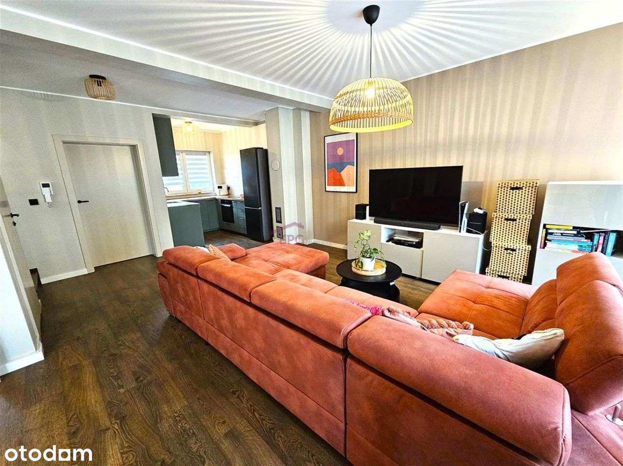 Dom na zamkniętym osiedlu – wyposażenie w cenie!-4