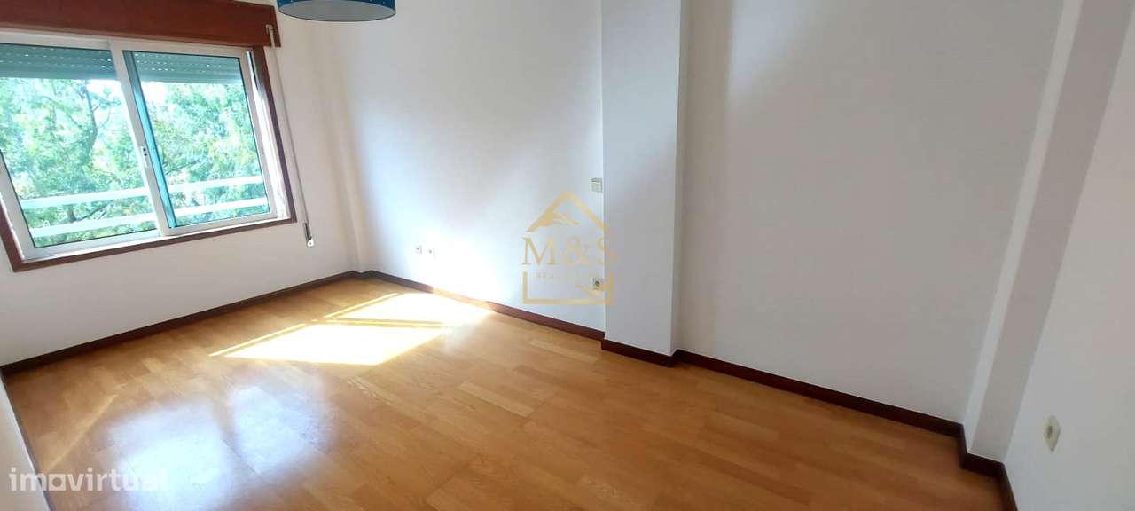 Apartamento T4 Duplex - Varandas - 2 Lug.Garagem - Porto-11