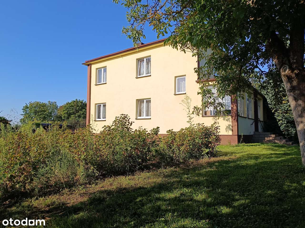 Dom pod miastem 5 pokoi 3 garaże  ogród i sad-1