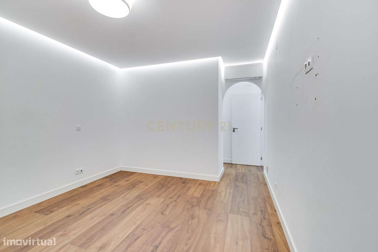 Moradia T4 em Condomínio Privado na Venda do Pinheiro-3