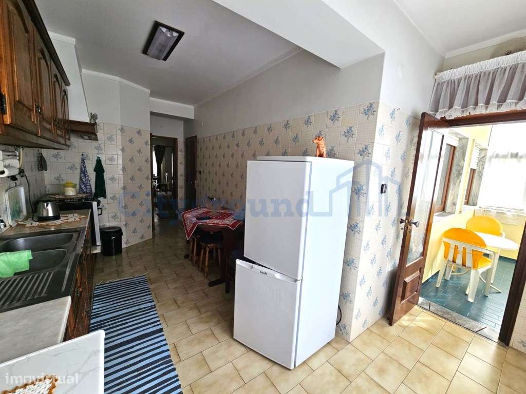 Apartamento T3, com varanda e arrecadação, bem localizado na Lourinhã - Grande imagem: 3/10