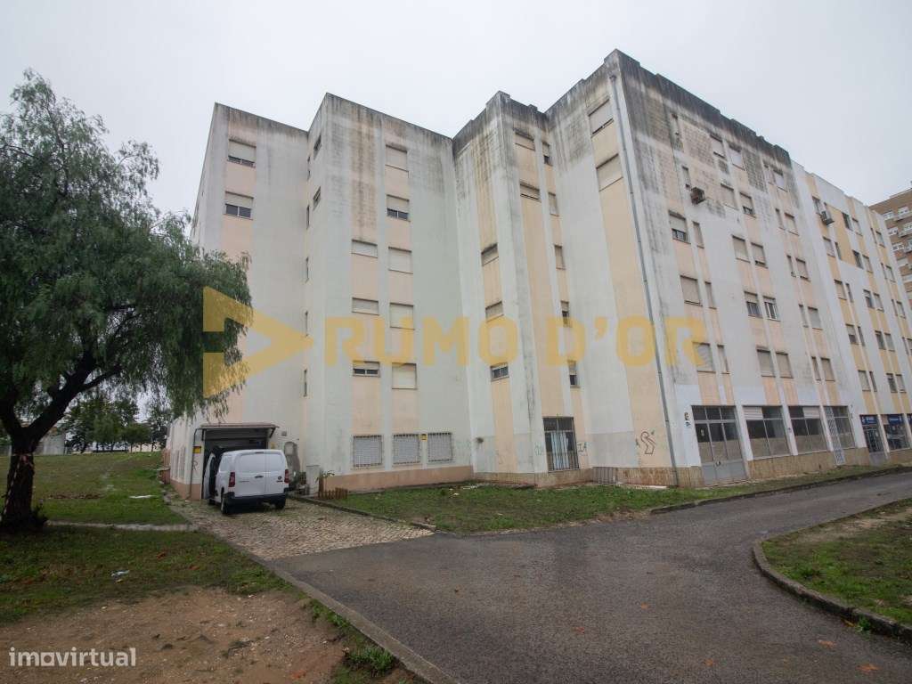 Armazém 198m² no Centro do Carregado - Com Escritório, Cozinha e Ca... - Grande imagem: 3/15