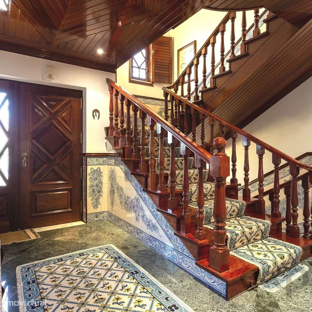 Moradia de Prestígio com Piscina-18