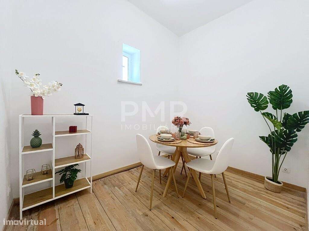 Apartamento T3 com terraço em Arroios-1