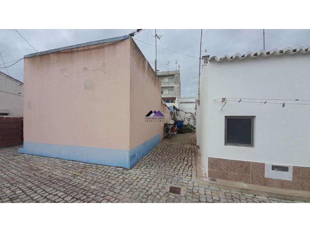 Casa Térrea para Recuperar nas Hortas com Grande Potencial-2