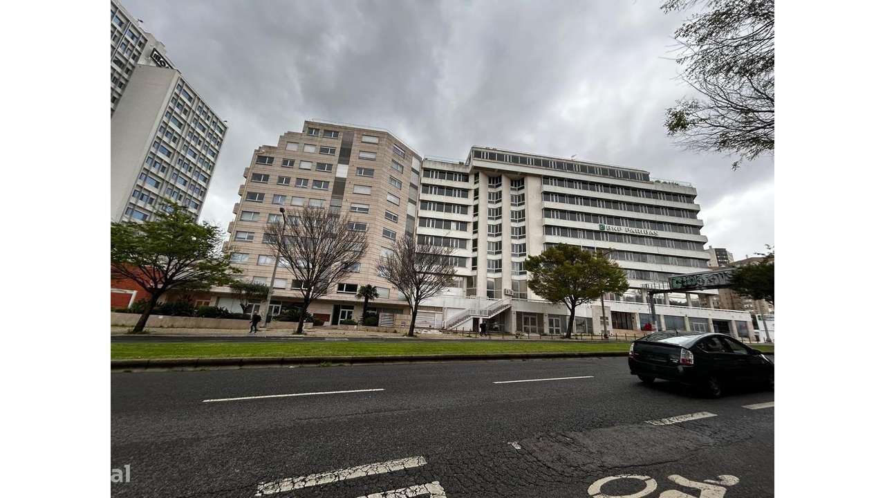 Lugar de Estacionamento no Areeiro-0
