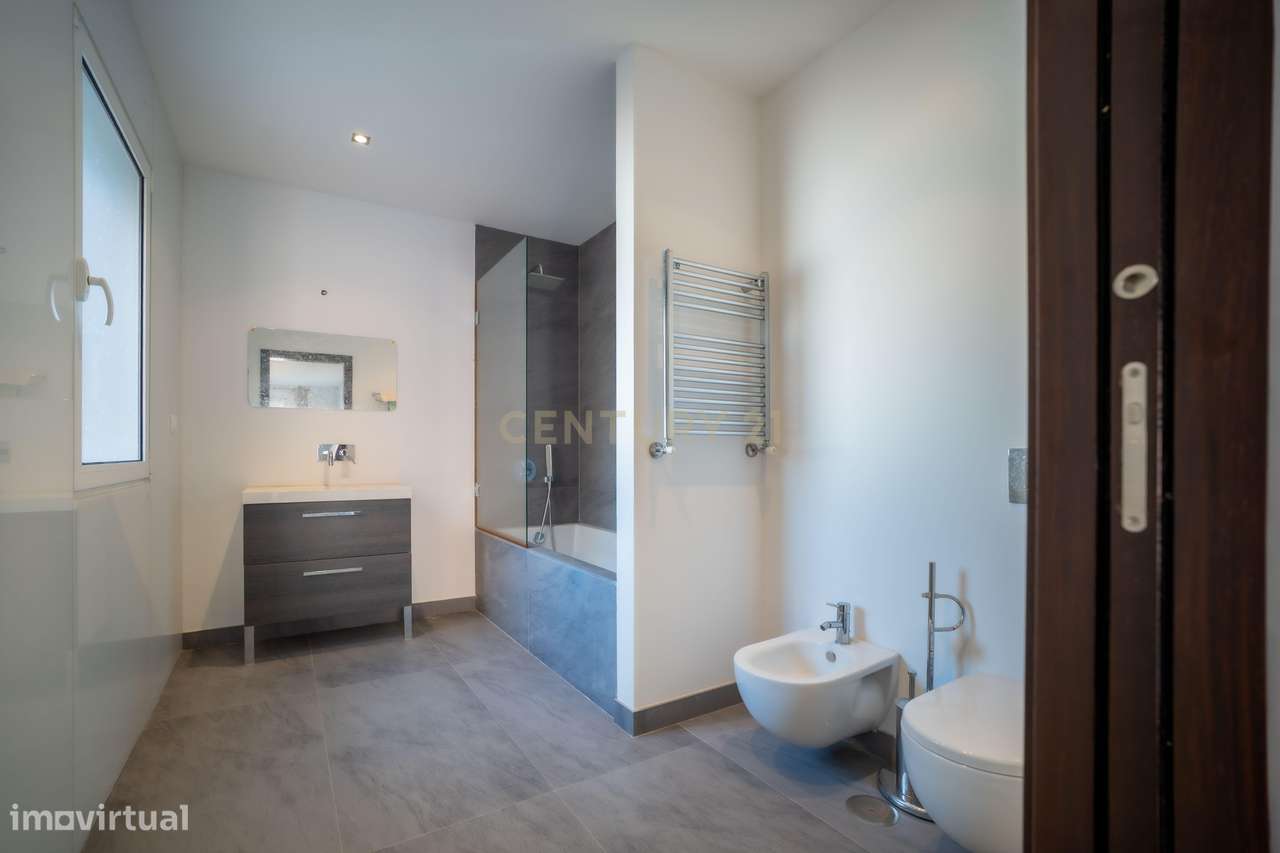 Moradia T4 com Piscina Privativa | Bicesse, Cascais-35