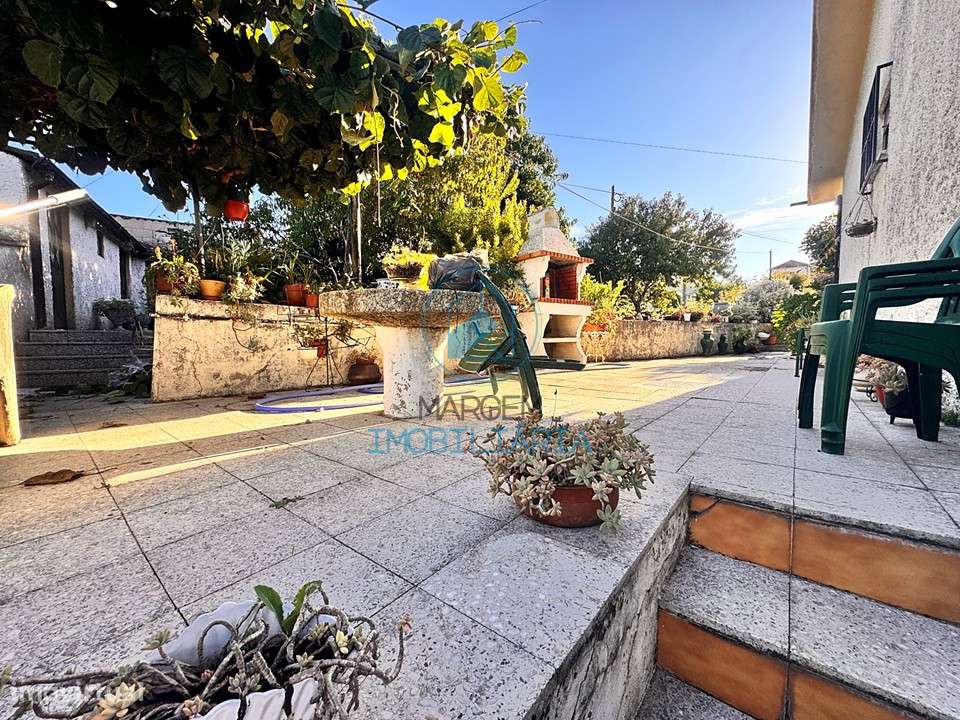 Moradia T3 com jardim e terreno | Lousado-24