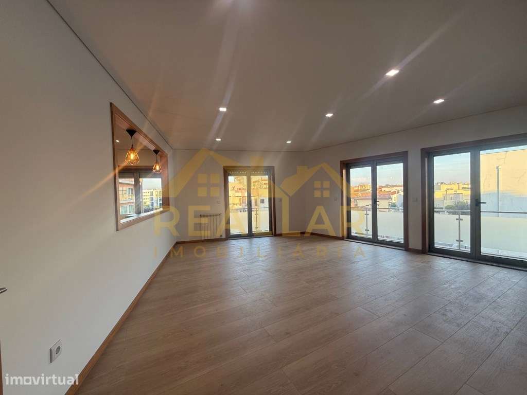 Apartamento T4 Dúplex de Luxo na Póvoa de Varzim - Grande imagem: 4/36