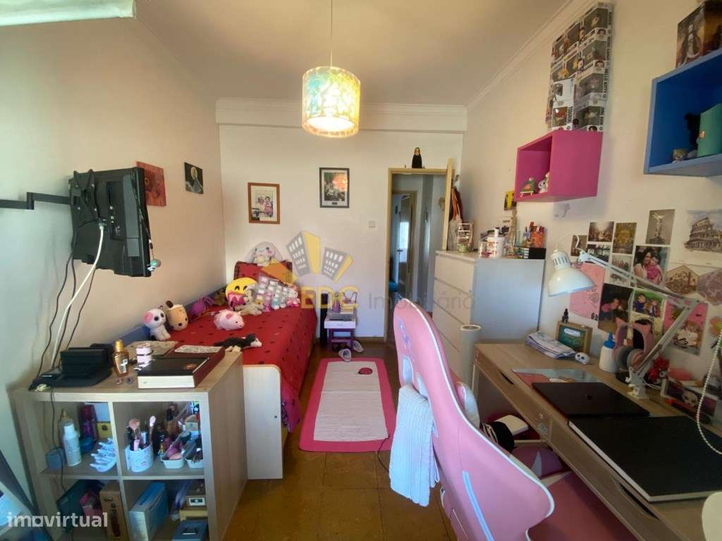Apartamento T3 bastante soalheiro | Localizado em Camarate | Não pe...-16