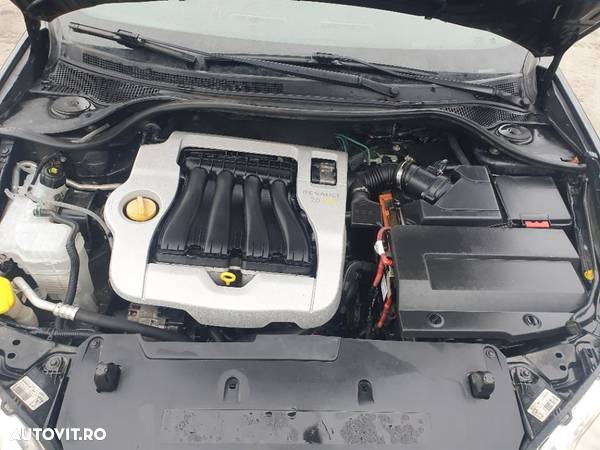 Dezmembram Renault Laguna 3 2.0 b 2007-2012 - 6