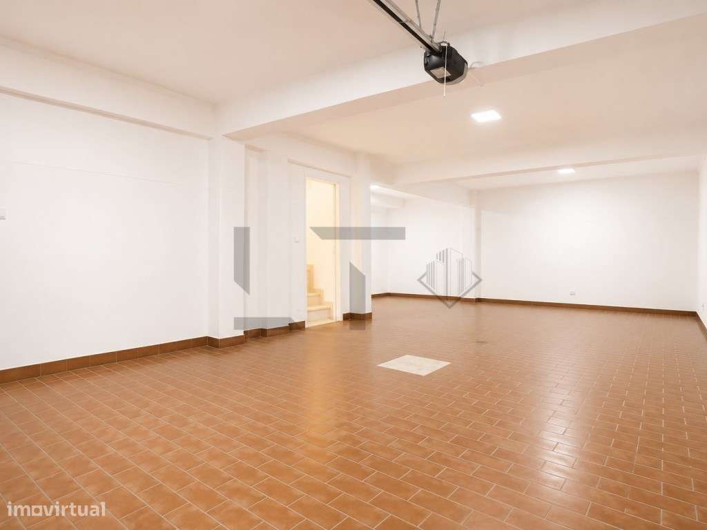 Moradia T4 em Banda totalmente Renovada com Garagem, para Venda na ...-39