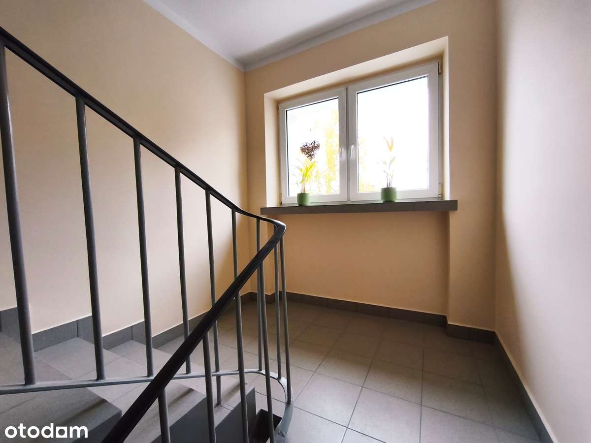 Przestronna kawalerka, II piętro, po remoncie, w niskim bloku z cegły-9